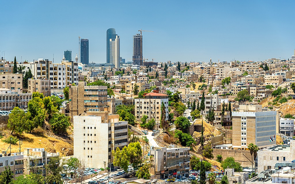 Cityscape of Amman downtown with skyscrapers at background - Jordan - Pasagerul